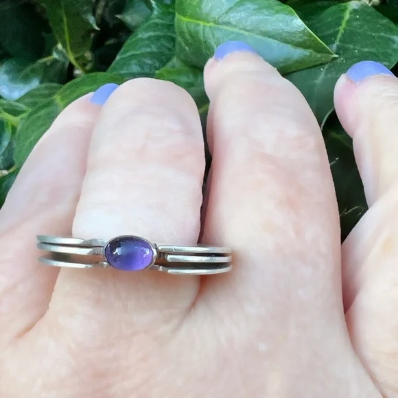 VINTAGE ARTISAN CRAFTED DESIGNER 925SS AMETHYST CABOCHON TRIPLE 3 RINGS UNIQUE